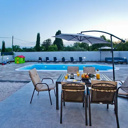 Blazen Villa Bogomolje