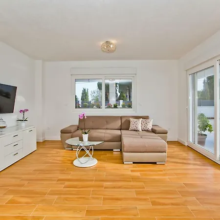 Blazen Villa *