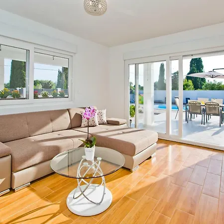 Blazen Villa