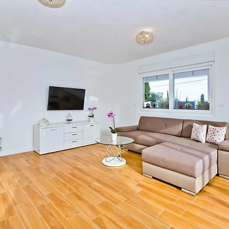 Blazen Villa